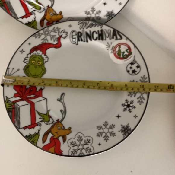 Set of 4 Grinch and Max Christmas dinner plates NEW - Picture 4 of 5